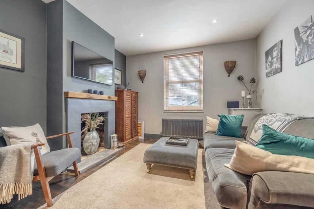 Stylish 2-Bed House With Office And Private Garden Vila Windsor Exterior foto