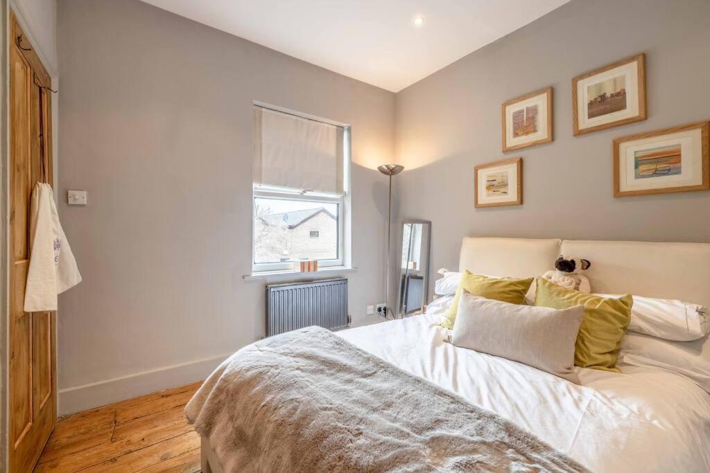 Stylish 2-Bed House With Office And Private Garden Vila Windsor Exterior foto